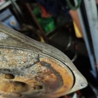 上海高溫，使用汽油泵澆水注意水管保護(hù)，避免水泵故障